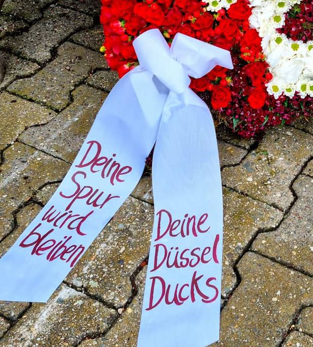 Handgeschriebene Trauerschleifen – persönlich und individuell — Eindruck 3