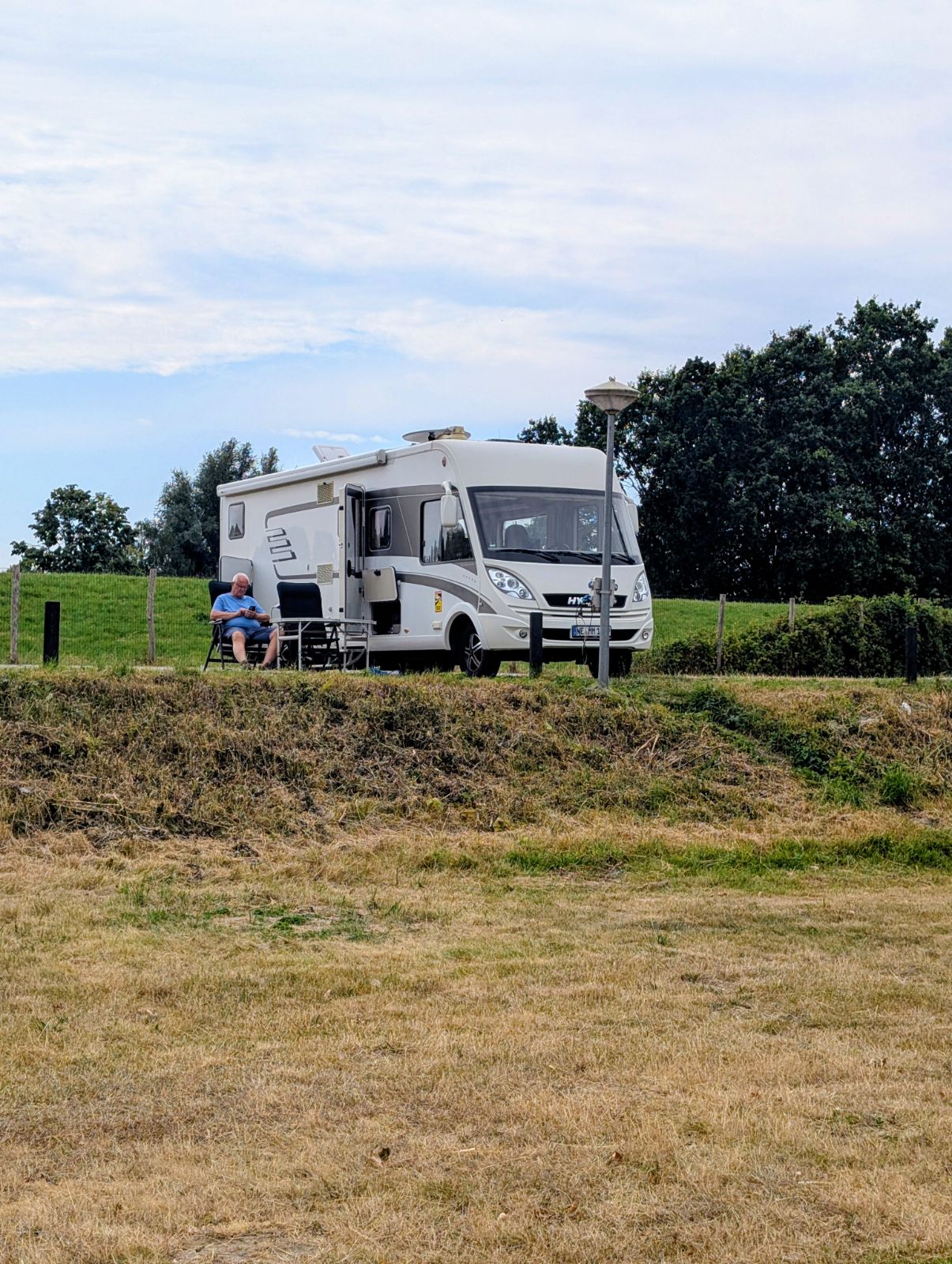 Mit dem neuen Wohnmobil in ein kreatives Reiseleben — Foto