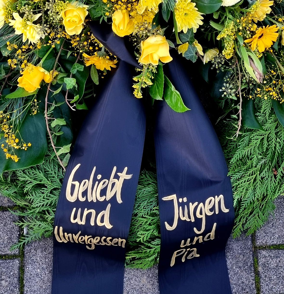 Handgeschriebene Trauerschleifen – persönlich und individuell — Eindruck 1