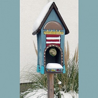 Futterhaus im Schnee