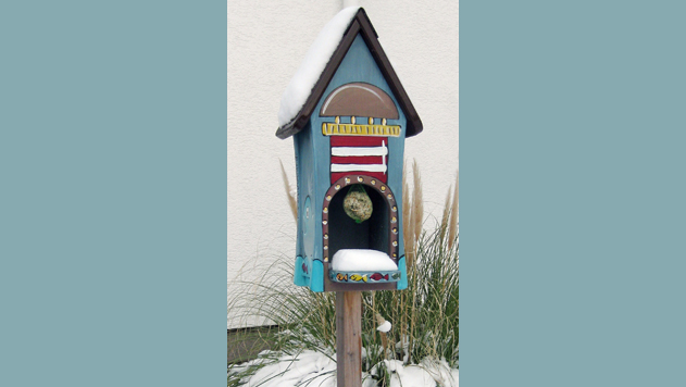 Futterhaus im Schnee